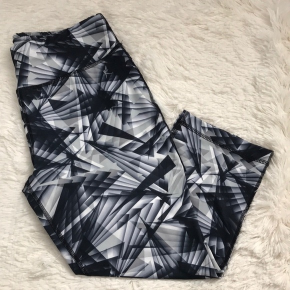 NWOT!! Danskin Printed Cropped Workout Leggings - Picture 1 of 8